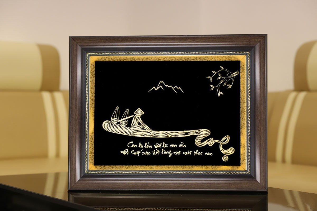 Quà tặng ý nghĩa tặng Mẹ là bức tranh chữ Mẹ mạ vàng do Golden Gift Việt Nam chế tác 