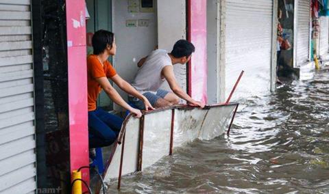 Nằm mơ thấy nước chảy trong nhà điềm gì, lành hay dữ, đánh số gì?