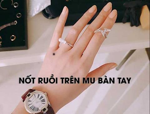 Xem tướng nốt ruồi trên mu bàn tay trái, phải của Nam & Nữ chính xác