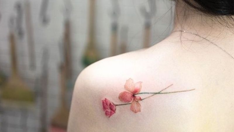 Hình xăm cành hoa tượng mini với ý nghĩa mang lại vẻ đẹp nhẹ nhàng, mỏng manh