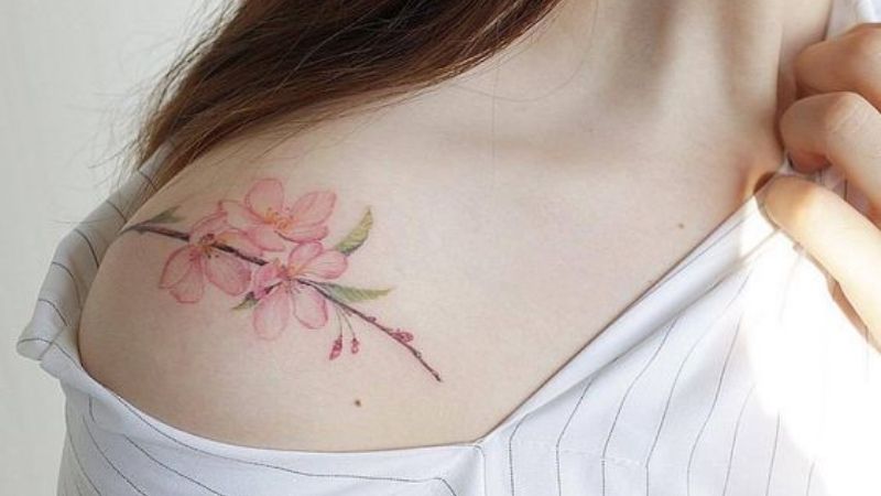 Hình xăm hoa đào với ý nghĩa mang lại tình yêu và niềm hi vọng