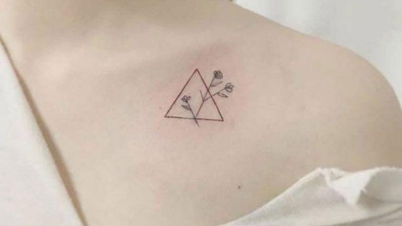 Hình xăm đẹp mini tam giác bông hoa độc lạ