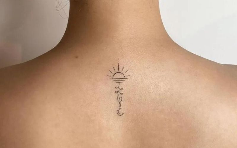 Hình xăm mặt trời và mặt trăng với ý nghĩa mang lại sự tuần hoàn của dòng thời gian