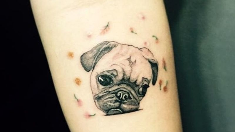 Hình xăm chú ‘Bulldog’ nhỏ ở tay