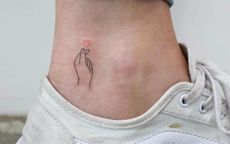Hình xăm dễ thương toát lên vẻ đẹp tinh nghịch, năng động của người con gái trẻ