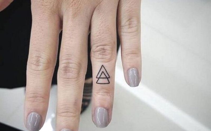 Hình xăm tam giác chồng với ý nghĩa mang lại sự dung hòa giữa trí tuệ và cảm xúc