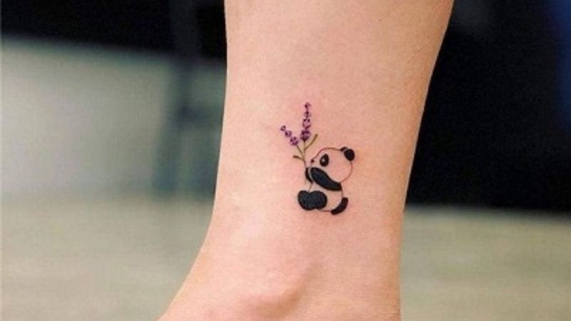 Hình xăm gấu trúc nhỏ với ý nghĩa mang lại sự đơn giản, ổn định và bình yên