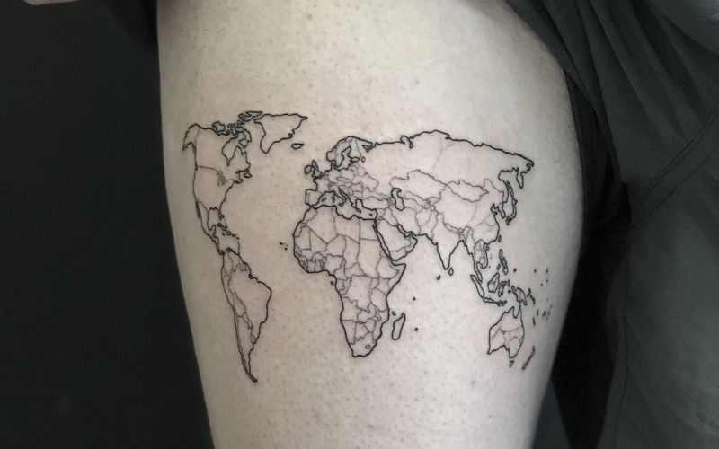 Hình xăm bản đồ thế giới mini thể hiện mong muốn được khám phá thế giới