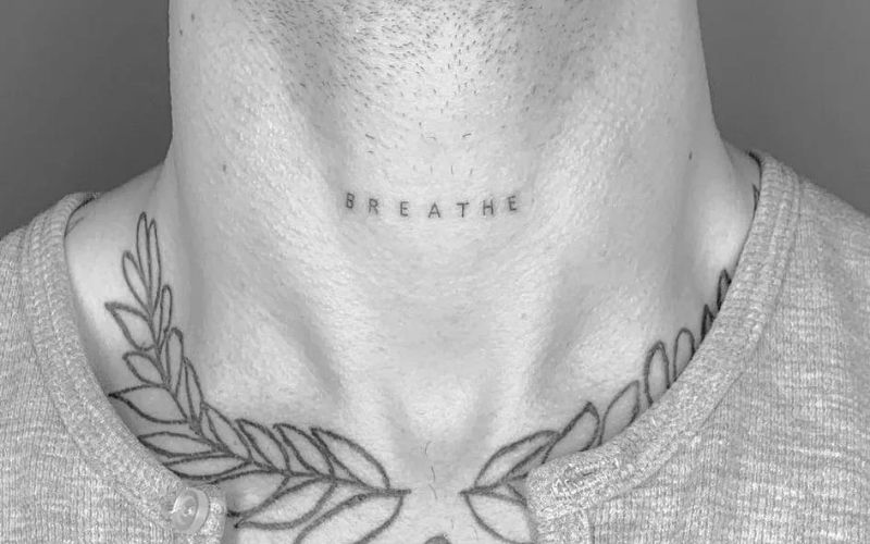 Hình xăm Breathe có ý nghĩa cuộc sống bao dung dù đôi lúc những khó khăn khiến ta khó thở