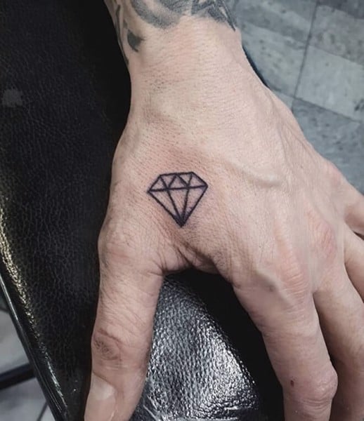 Hình xăm kim cương ở mu bàn tay