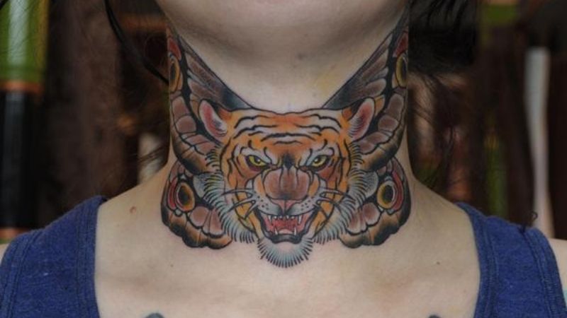HÌnh xăm hổ được kết hợp với cánh bướm vô cùng đặc sắc