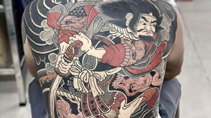 Hình xăm Samurai Nhật cổ kín lưng đẹp và chất