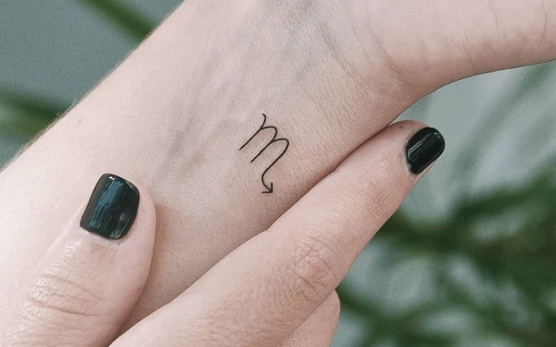Hình xăm Chữ M là 1 trong những hình xăm phổ biến nhất đối với các bạn thuộc cung Thiên Yết