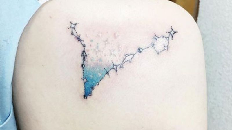 Hình xăm chòm sao Song Ngư cho nữ được cách điệu độc đáo