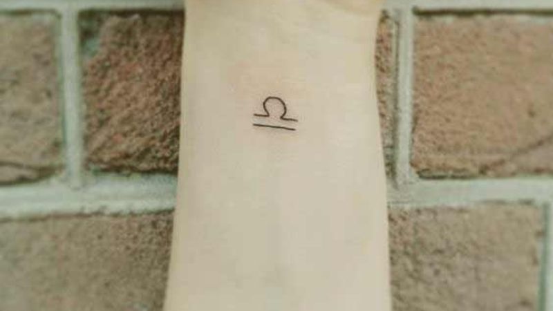 Mẫu hình xăm mini với ký tự giản đơn cho các bạn nữ