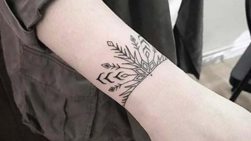 Hình xăm vòng tay họa tiết đơn giản