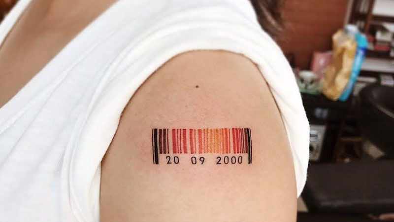 Hình xăm đơn giản Biến barcode trở nên ý nghĩa hơn với ngày tháng năm sinh