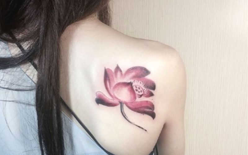 Hình xăm hoa sen đại diện cho vẻ đẹp thuần khiết bất khả xâm phạm của người phụ nữ
