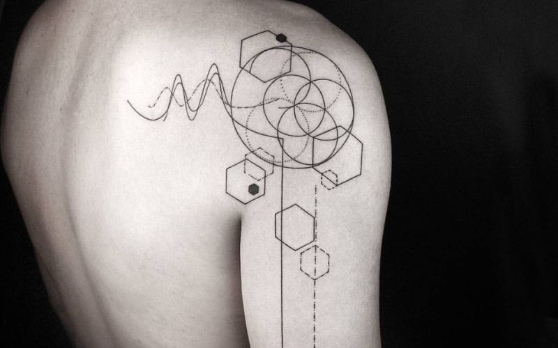 Hình xăm geometric cá tính đại diện cho sức mạnh ẩn giấu bên trong 1 con người