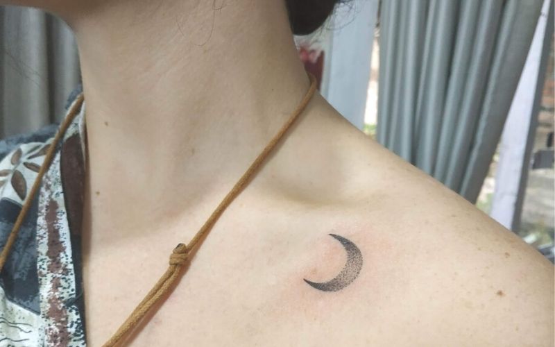 Hình xăm mặt trăng lưỡi liềm mang ý nghĩa cho 1 sự khởi đầu mới