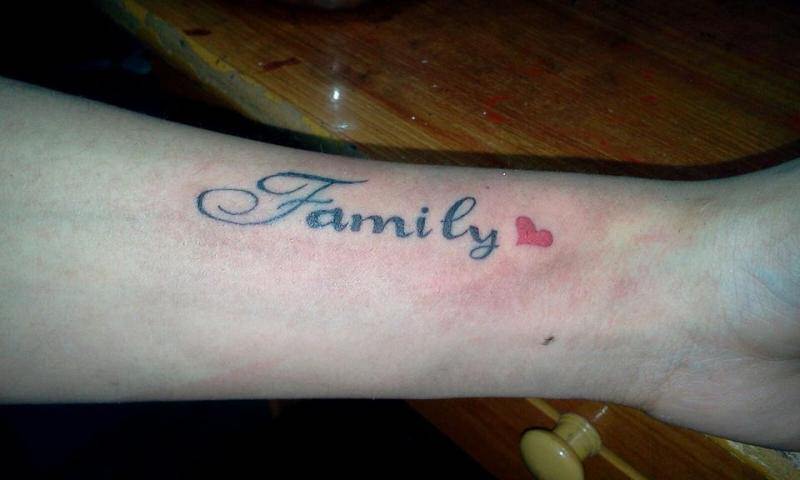 Hình xăm family kết hợp trái tim mang lại nhiều may mắn