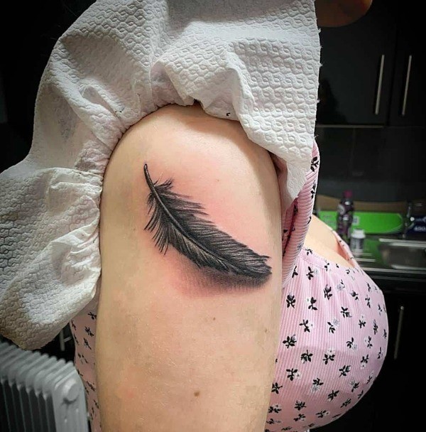 Mẫu hình xăm lông vũ dành cho nữ