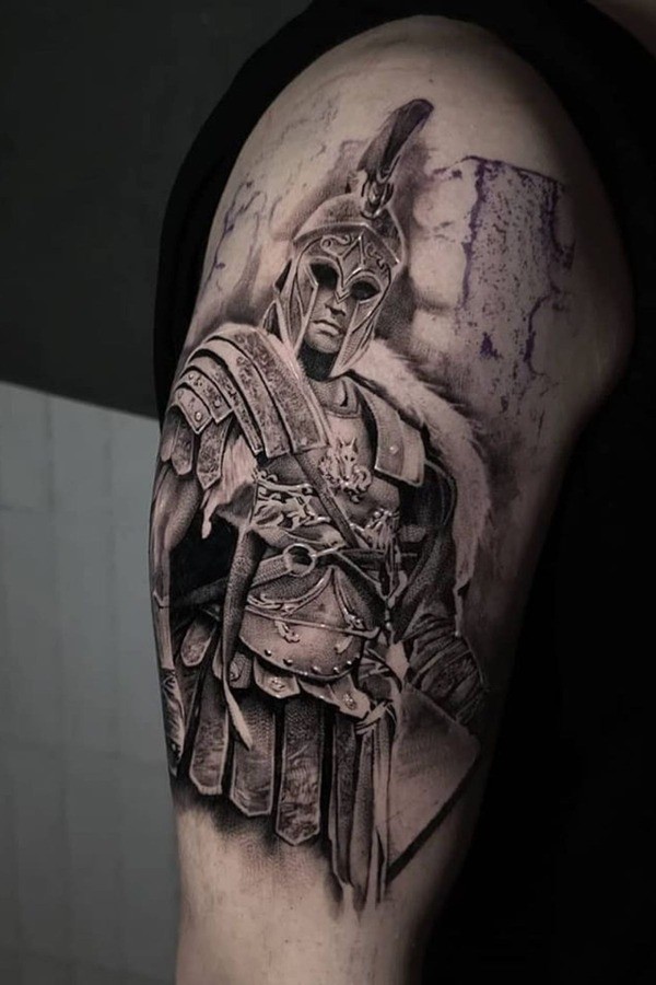 Hình xăm chiến binh La Mã ở bắp tay là đại diện cho sự mạnh mẽ của đàn ông
