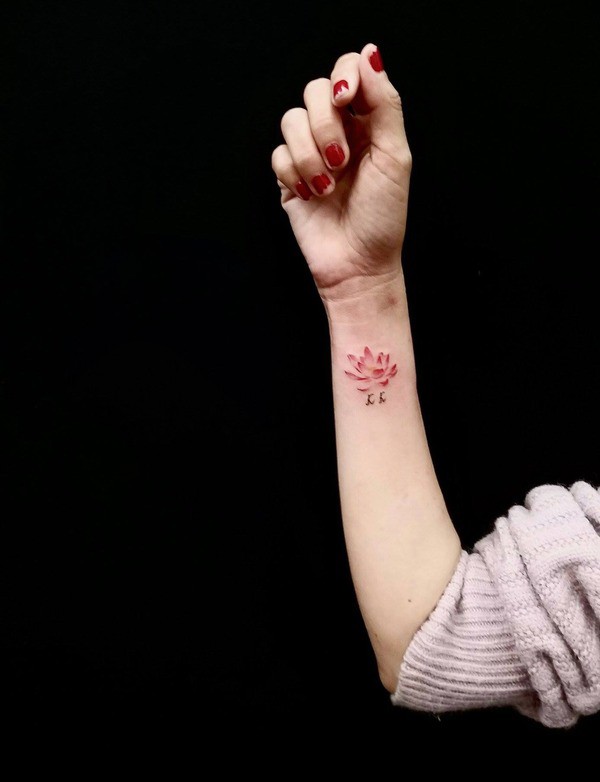 Mẫu hình xăm hoa sen cổ tay mini