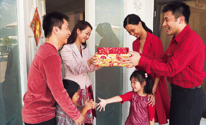 Xông đất là gì? Chọn người xông đất thế nào để một năm phát tài Xông đất là gì? Chọn người xông đất thế nào để một năm phát tài