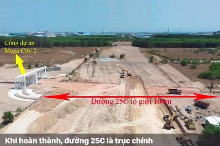 Cổng chính dự án Mega City ngay trục 25C