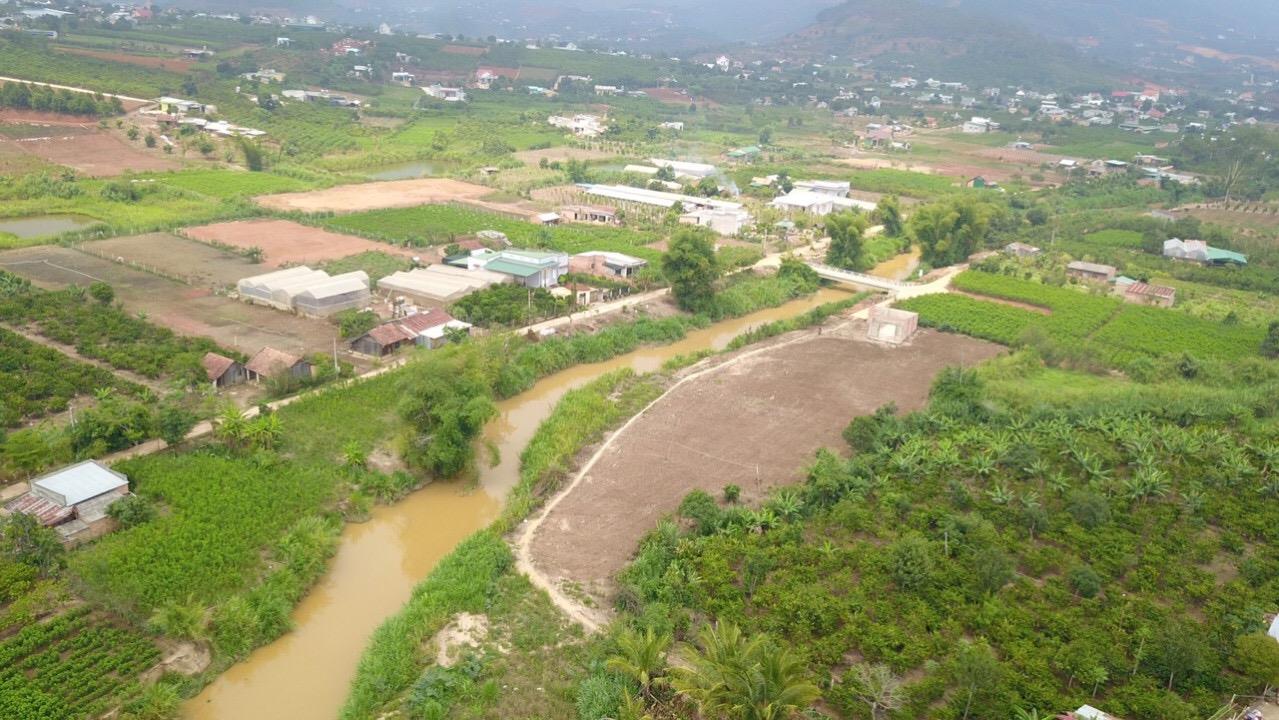 Bán đất Nam Ban Lâm Hà - 500m2 lên full thổ cư, view suối