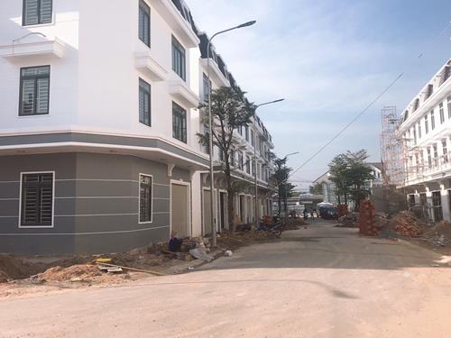 Nnhà 1 trệt 2 lầu : 170m2 hội nghĩa, nam Tân Uyên giá 2,xx tỷ hỗ trợ ngân hàng 70% Nnhà 1 trệt 2 lầu : 170m2 hội nghĩa, nam Tân Uyên giá 2,xx tỷ hỗ trợ ngân hàng 70%