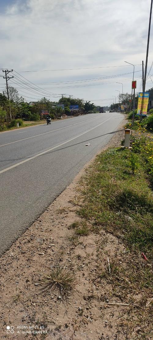 Bán lô đất 400m2 mặt tiền Quốc Lộ 1A, xã Xuân Hưng, giá 1.9 tỷ Bán lô đất 400m2 mặt tiền Quốc Lộ 1A, xã Xuân Hưng, giá 1.9 tỷ