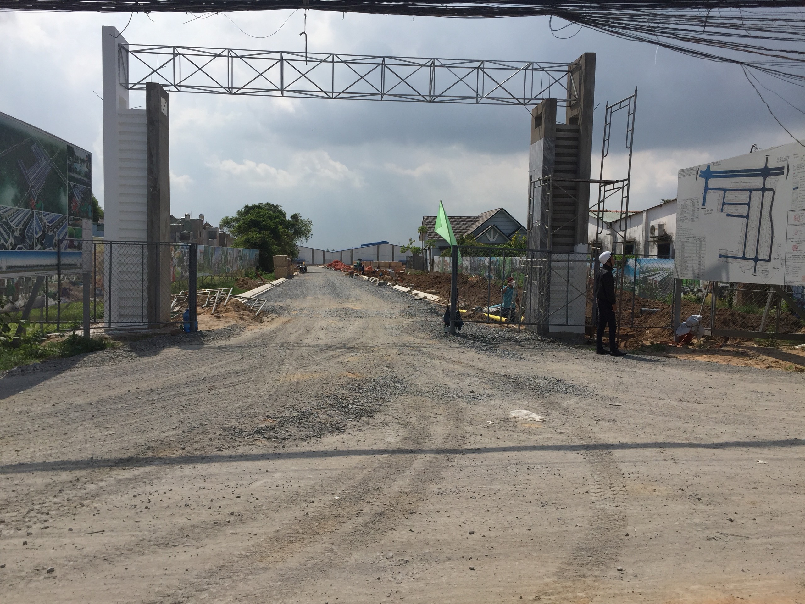 Cổng chào Tân Phước Khánh Village