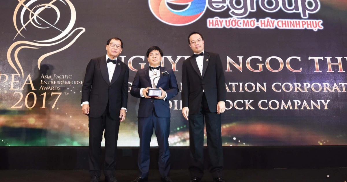 Shark Nguyễn Ngọc Thủy nhận giải thưởng Doanh Nhân Châu Á