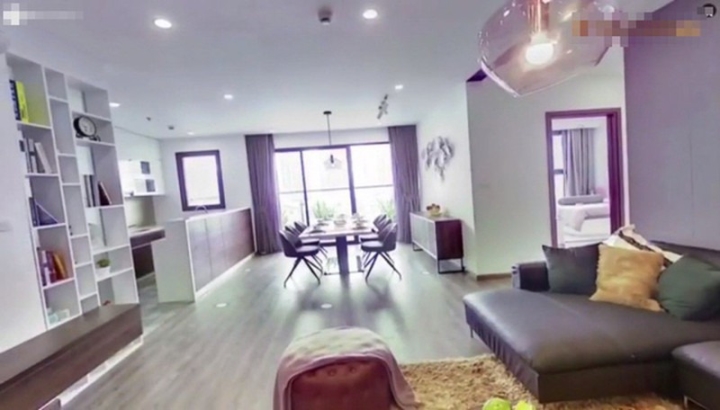 Để tiện cho việc đi lưu diễn tại Hà Nội, cặp vợ chồng cũng đã mua nhà tại đây