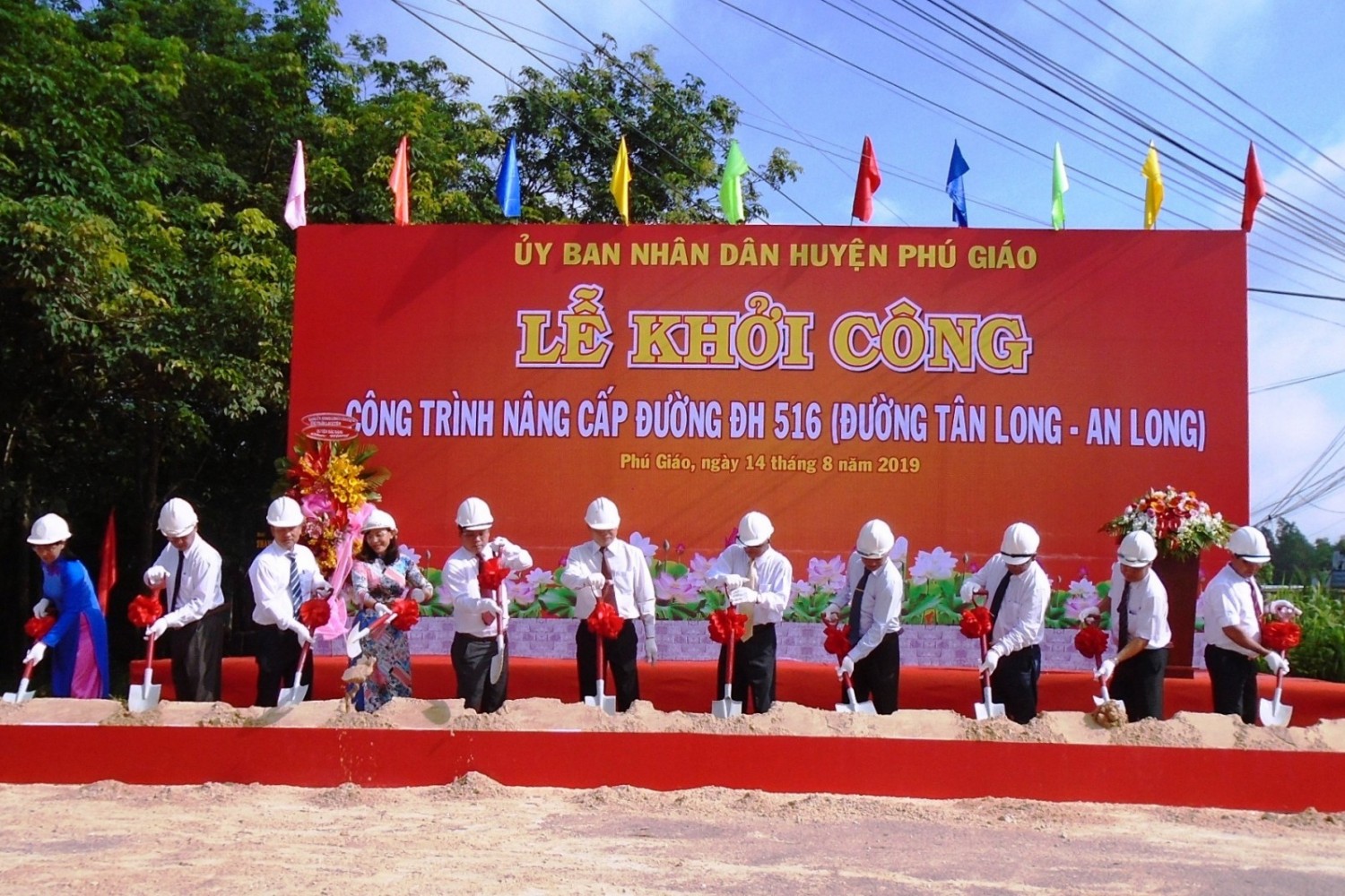 Chính thức khởi công cải tạo đường ĐH516 từ Tân Long đến An Long.