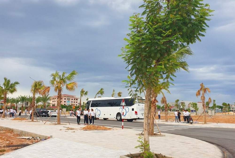 Khách hàng tham quan dự án Golden Lake Quảng Bình