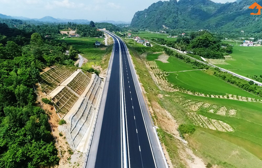 Cao tốc Thanh Hóa - Hà Tĩnh giúp rút ngắn thời gian di chuyển từ Hà Nội đến Hà Tĩnh và ngược lại chỉ còn 4 giờ đồng hồ
