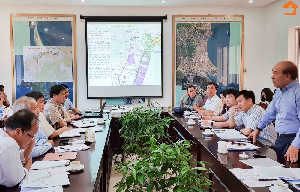 Họp bàn hướng tuyến cao tốc Cam Lâm - Vĩnh Hảo