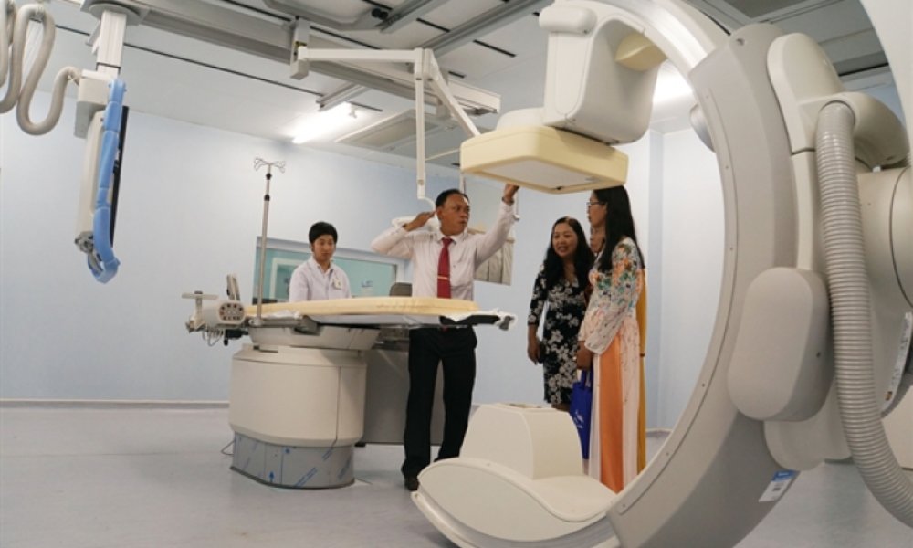 Bệnh viện được trang bị nhiều máy móc, thiết bị hiện đại.