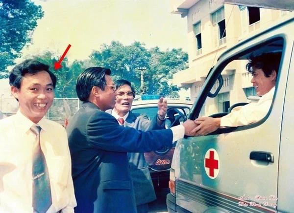 Hình ảnh thật của ông Dũng thời trẻ. Ông Dũng "lò vôi" được biết đến là ông chủ khu du lịch nghìn tỷ Đại Nam Văn Hiến. Ông Dũng hiện tại cũng là chủ ba khu công nghiệp Sóng Thần 1, 2 và 3 với khối bất động sản dồi dào ở Bình Dương.