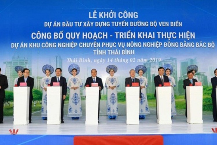 Thủ tướng Nguyễn Xuân Phúc bấm nút xây dựng đường ven biển Thái Bình.
