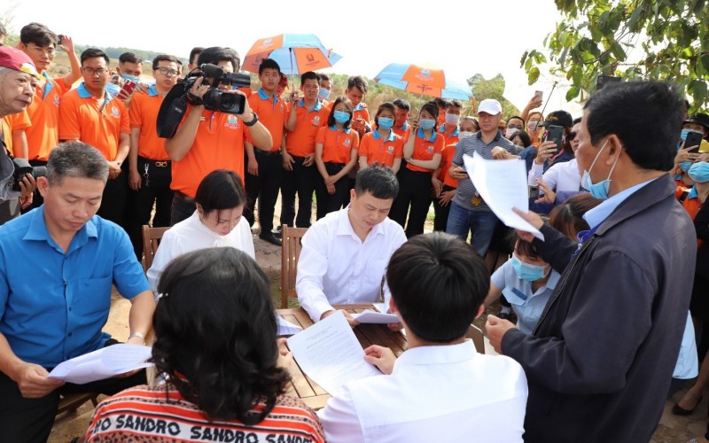 Hình ảnh tại lễ nhận bàn giao đất tại dự án Khu dân cư Hòa Lân