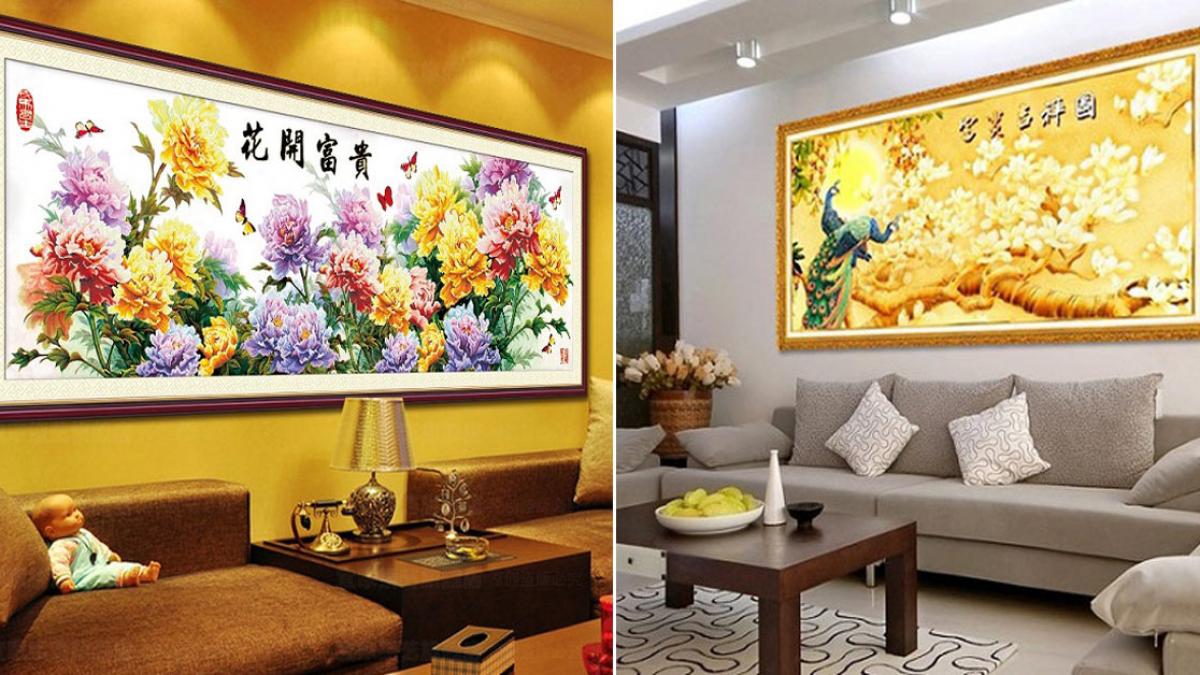 Treo tranh chữ thập trang trí phòng khách.
