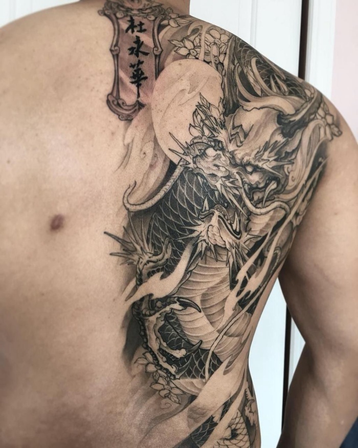 17142858-9-xam-hinh-rong-nua-lung