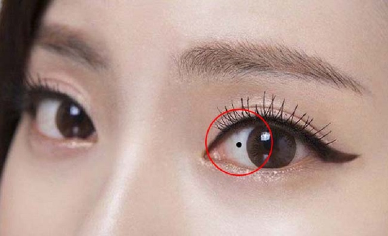 Phụ nữ có Nốt ruồi bên trong mắt trái thường tốt về tướng số, hậu vận
