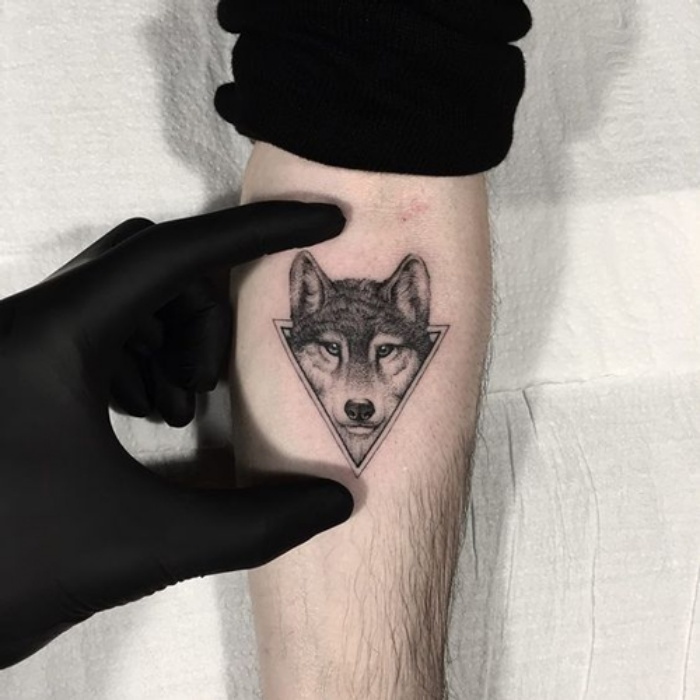 Hình xăm chó sói ở bắp tay cho nam  Tattoo Gà