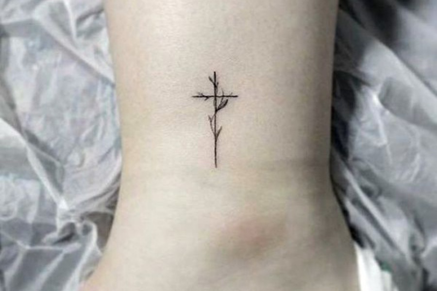 Ý nghĩa hình xăm thánh giá trong tattoo mini là gì