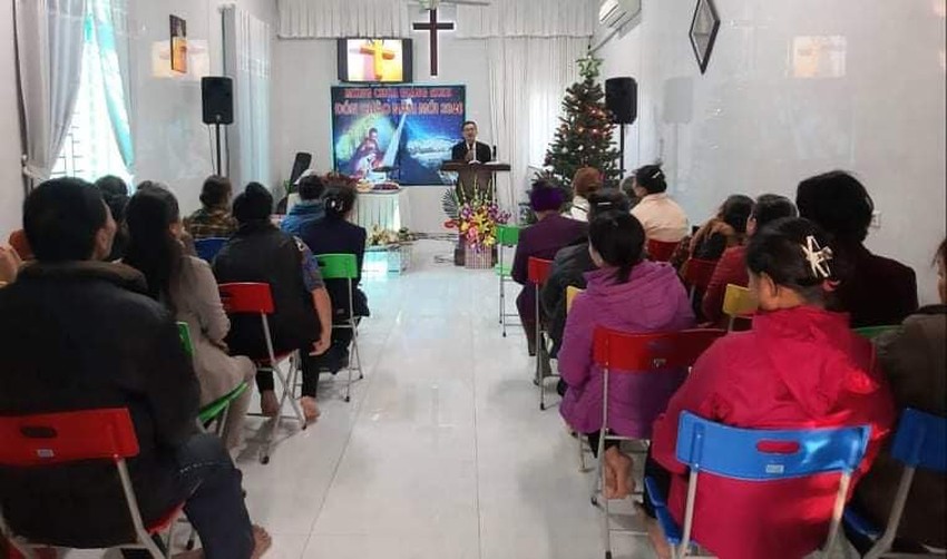 Một buổi sinh hoạt của các tín đồ với mục sư Phương Văn Tân vào dịp Giáng sinh 2020
